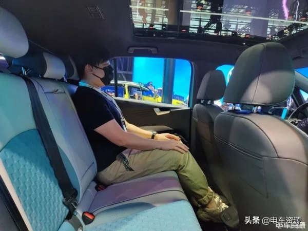 測量完20款新能源車的後排座椅，我們發現了什麼？