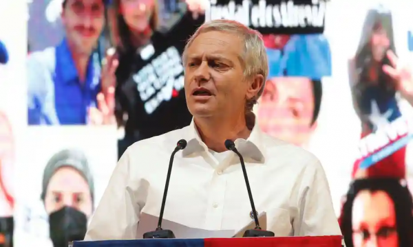 智利總統選舉極右翼領先,曾稱讚特朗普,宣佈會在邊境挖一條大溝 智利總統選舉極右翼領先,曾稱讚特朗普,宣佈會在邊境挖一條大溝