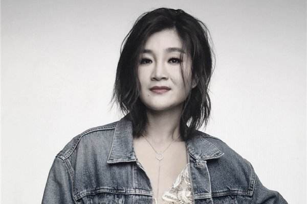 降央卓瑪：嫁普通老公，給5個兄弟買車，被婆婆當親女兒疼愛