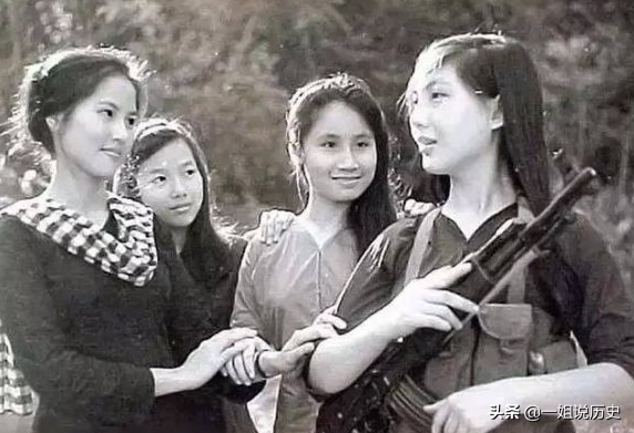 越南傳奇女狙擊手：因蹲姿如廁不小心暴露性別，被美軍一槍幹掉