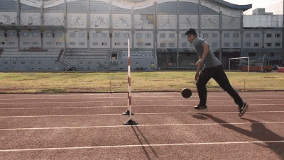 及格容易滿分難！籃球運球繞杆如何又穩又快？