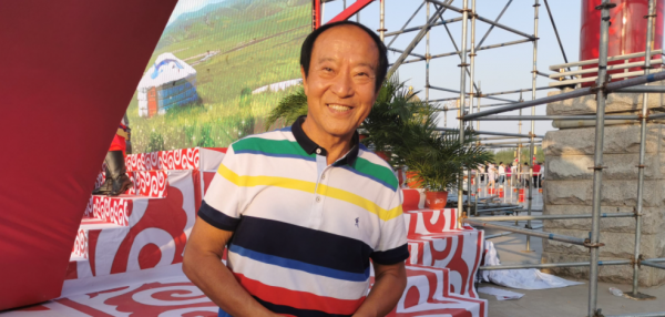 2018年常寶華去世,葬禮上侯耀華帶頭鼓掌牛群缺席,兩人有何恩怨 2018年常寶華去世,葬禮上侯耀華帶頭鼓掌牛群缺席,兩人有何恩怨