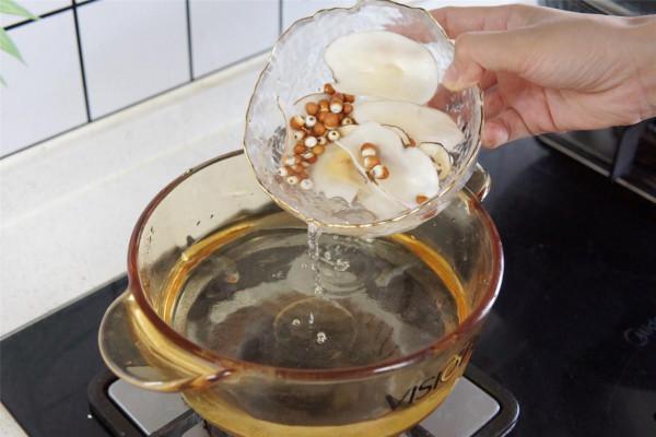 入秋後，廣東人常用這食材煲湯，清甜百搭，舒緩秋燥，太懂得吃了