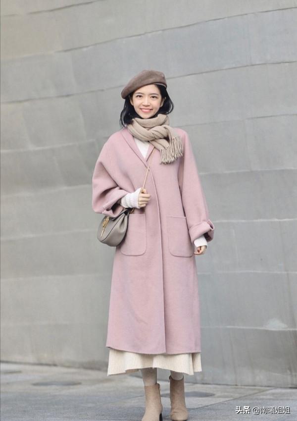 秋天穿風衣,別隻會買卡其色!試試這3種“高階色”,優雅提氣質 秋天穿風衣,別隻會買卡其色!試試這3種“高階色”,優雅提氣質