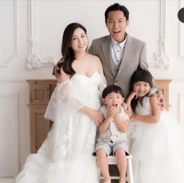 劉德華乾兒子喜迎三胎，老婆產後狀態好，面板超級緊緻顯年輕