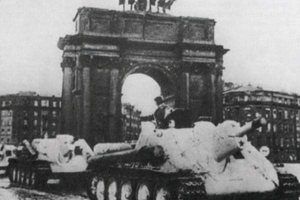 列寧格勒戰役，城內“人間煉獄”900天，當時德軍為何圍而不攻？