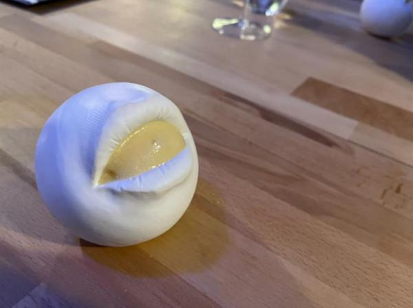 外國博主吐槽最糟米其林，27道奇葩菜，還要從主廚“嘴”裡舔著吃