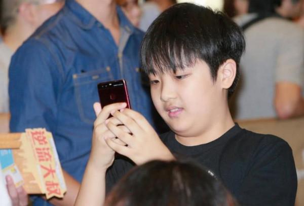 吳鎮宇兒子發福、郭濤兒子變壯、小瀋陽女兒變美，昔日萌娃大變樣