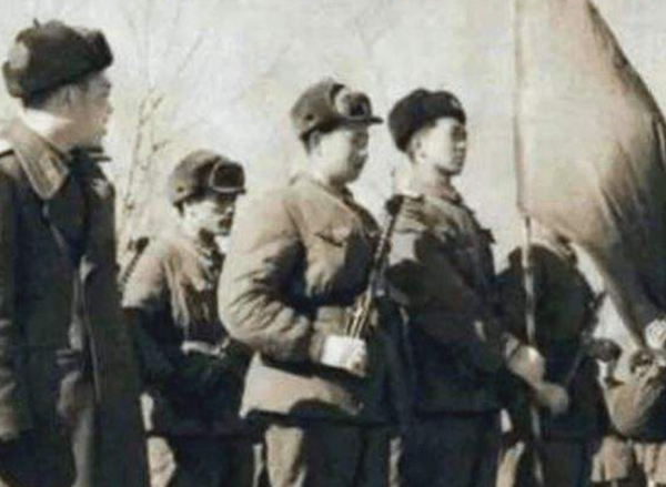 葬於北京鬧市的18歲河南少年,火車為其改道,一半骨灰放入八寶山 葬於北京鬧市的18歲河南少年,火車為其改道,一半骨灰放入八寶山