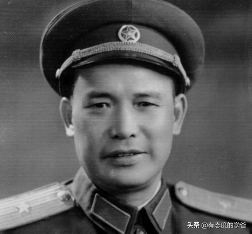 他帶兩挺重機槍投奔紅軍,革命十幾年僅升半級,大授銜難倒羅榮桓 他帶兩挺重機槍投奔紅軍,革命十幾年僅升半級,大授銜難倒羅榮桓