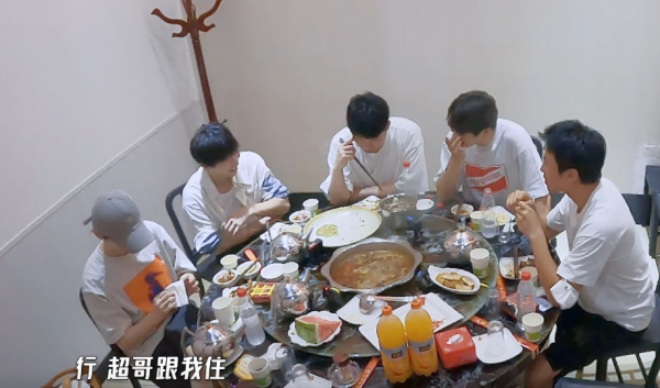 順道被拉來錄節目，不僅沒通告費還白搭錢進去，網友：有辱師門