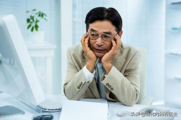 男子多年胸前疼痛，一直以為心絞痛，胃鏡做完後醫生領悟：誤診