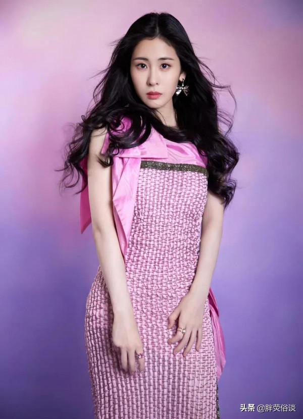 張碧晨一身現代裝很大氣，就是眼光不太好喜歡上了華晨宇