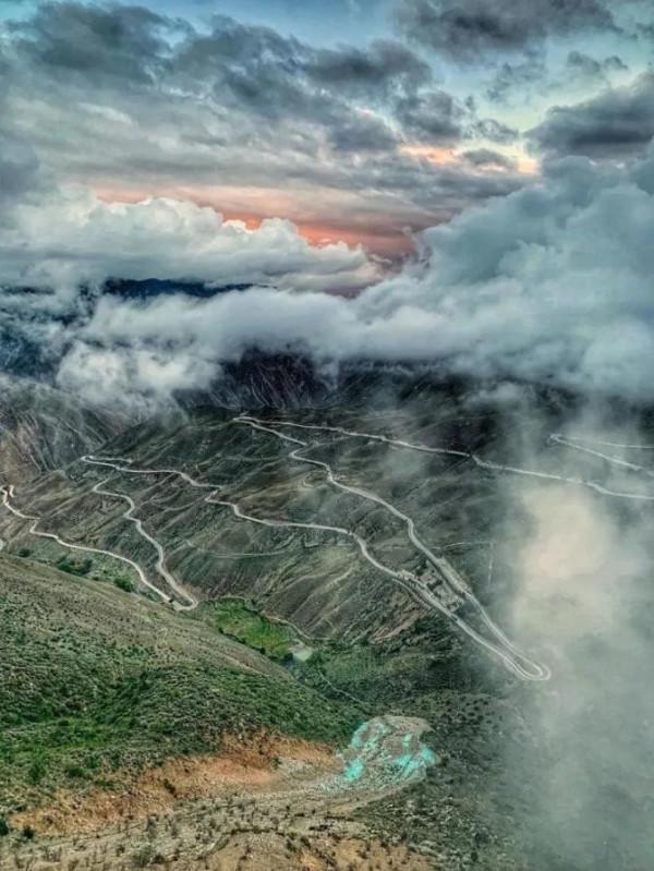 為了修路，4963名解放軍長眠於此！318川藏線究竟是怎樣的工程？