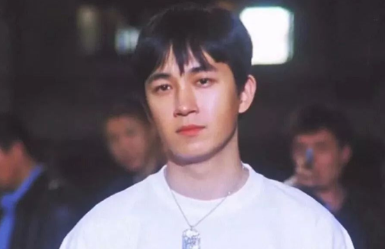 油膩男星的苦惱：出道玉樹臨風，如今功成名就，可惜“面目全非”