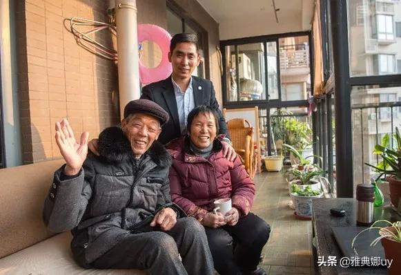淚目！70歲父親胃癌晚期，北大畢業的他選擇了這樣做&hellip;&hellip;