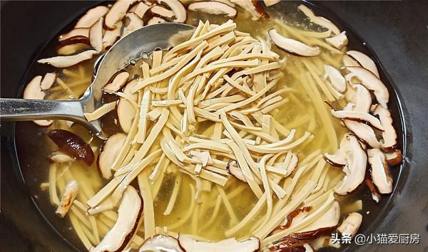 教你做水煮幹豆腐絲，味道麻辣爽口特別開胃下飯，冬天吃特別過癮