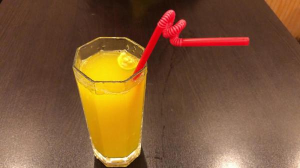 2018年，一位香港教授殺妻，事後淡定用木箱藏屍，還張貼尋人啟事