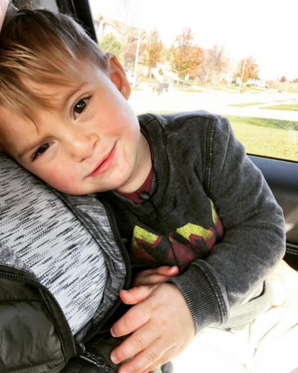 父母不顧醫生建議拒絕墮胎，重度唇顎裂的寶寶現在長成美男了