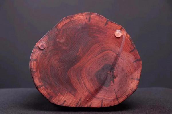 無所謂別人喜不喜歡，依然如此執著的雕紫檀瑞獸！這，才是湘工