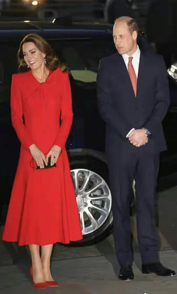 96歲英女王獨自參加活動！打扮精緻卻駝背，威廉太禿不考慮植髮嗎