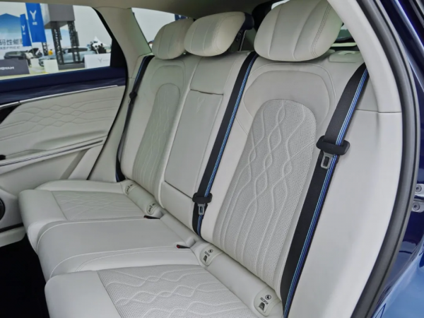 月銷近萬臺的國產大6座SUV迎勁敵，配空氣懸掛，價格卻差不多