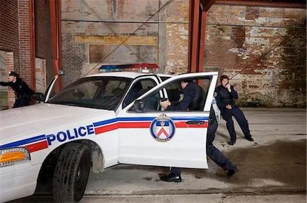 美國警察出警,為什麼從不關車門? 美國警察出警,為什麼從不關車門?