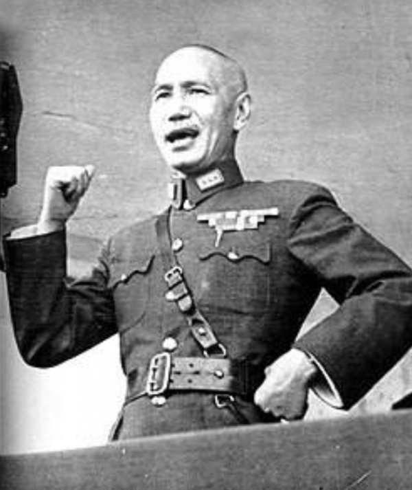 我軍飛行員違令出海殲滅敵機，上級請示中央，毛主席：有功無過