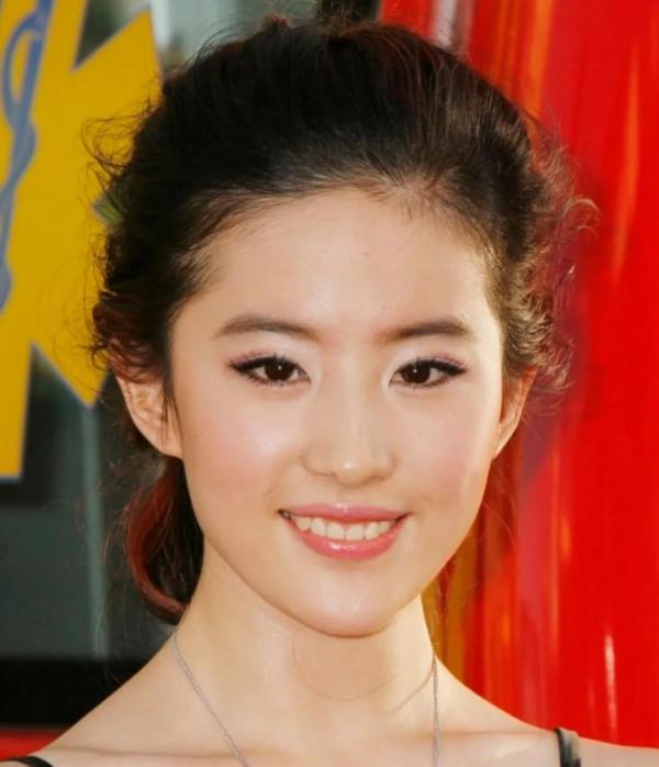 34歲的劉亦菲這顏值絕了