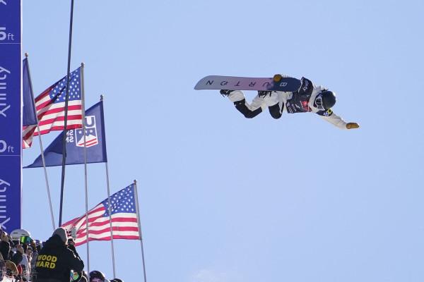 單板U型場地世界盃蔡雪桐第一，中國兩選手晉級決賽，劉佳宇缺席