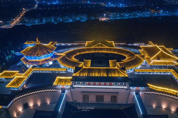 襄陽唐城能替代西安的大唐不夜城？夜遊唐城，遊客：不用去西安了