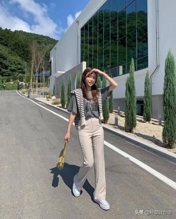 今年秋天“馬蹄褲”火了!比奶奶褲顯瘦,比闊腿褲洋氣 今年秋天“馬蹄褲”火了!比奶奶褲顯瘦,比闊腿褲洋氣