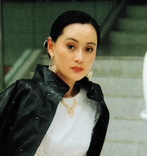 宋佳:21歲嫁42歲京劇大師,26歲離開重病丈夫,55歲嫁比利時老公 宋佳:21歲嫁42歲京劇大師,26歲離開重病丈夫,55歲嫁比利時老公