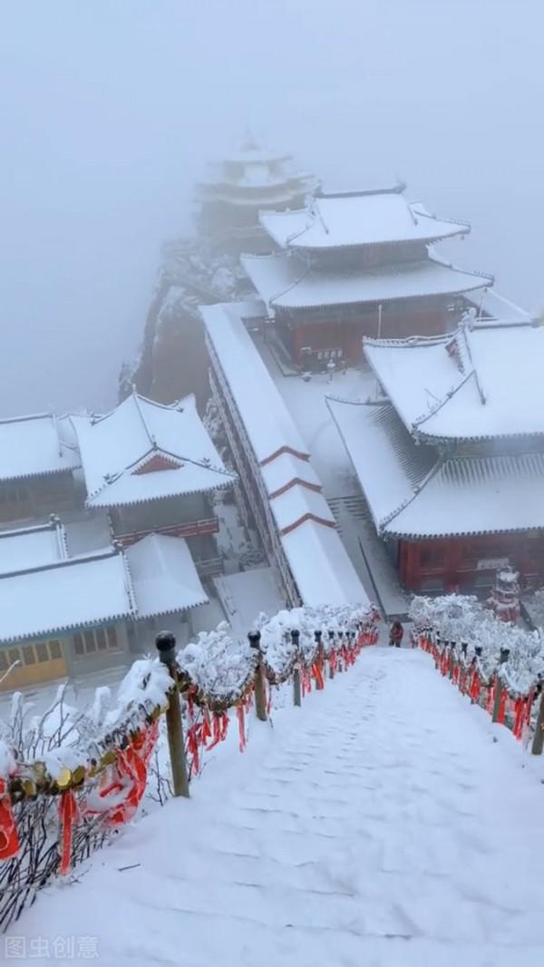 老君山得雪景.