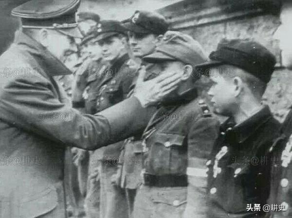 23張罕見照：慈禧坐兒媳婦中間，貴婦酷似女明星，日軍推倒國父像