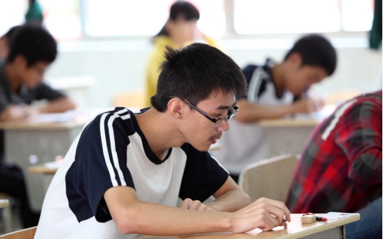 高考後才發現，普通班“雞頭”與重點班“鳳尾”差距，不是一般大