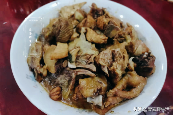 初冬我家常吃這肉，12元一斤，加一樣鍋中一燉，鮮美滋補強身健體