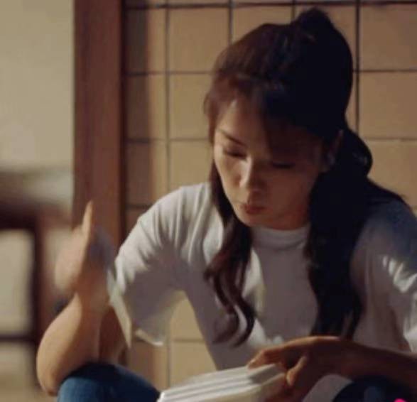 趙麗穎：學歷不高，人氣與演技都很高的女星，她的成名之路太勵志