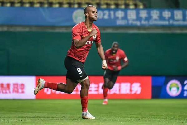 15場14球,中超金靴定了?亞泰老將領跑射手榜,4球優勢誰能逆轉 15場14球,中超金靴定了?亞泰老將領跑射手榜,4球優勢誰能逆轉