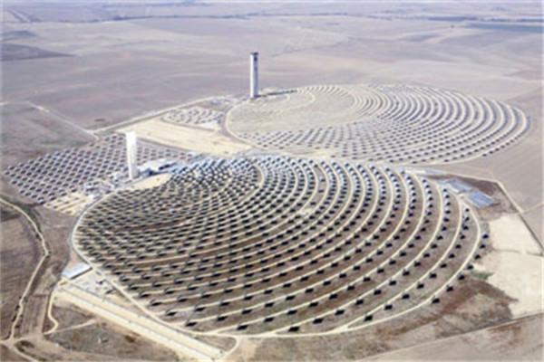 一萬多面鏡子，年發電近2億千瓦時的發電站，比科幻大片還壯觀