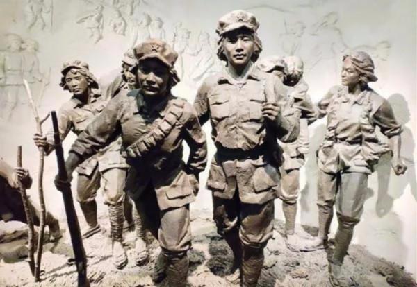 兒子陪媽來烈士陵園，竟發現墓碑上有媽的名字，隨即向政府打報告