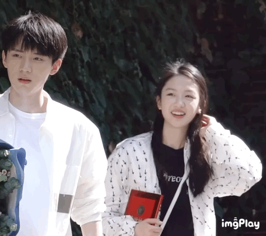 95後小花大軍來襲，和鹿晗白敬亭搭戲資源超好？但誰能火可不一定