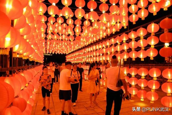 花young潮玩，快樂加倍，來沔陽小鎮暢享金秋夜遊季，精彩不打烊