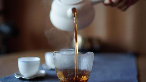 用茶葉水喂藥，真的會降低應有的藥性嗎？其中的科學依據是這樣的