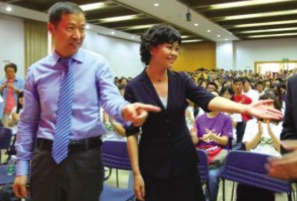 中國作協主席鐵凝，54歲等來真愛：我寧願沒有，也不要湊合的婚姻