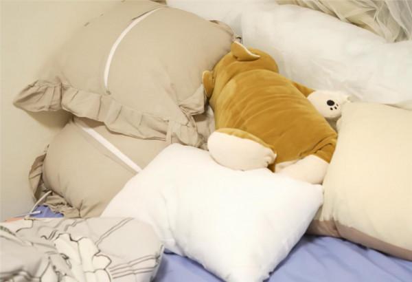 買不起房的香港夫妻，住在9㎡的小屋裡，他們卻說：住出了幸福感