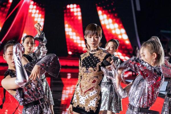 無價之姐，李宇春的黑紅往事，她是劃時代的標籤，憑什麼紅那麼久