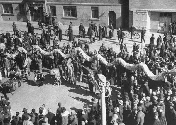 歷史上曾有一次明令禁止過春節,不得放假,過節的人會直接被逮捕 歷史上曾有一次明令禁止過春節,不得放假,過節的人會直接被逮捕