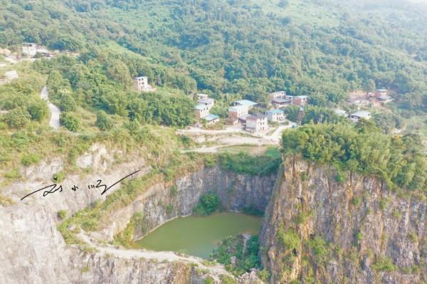 重慶驚現一處“心形”礦坑,隱藏在巴南深山,荒廢已久卻突變網紅 重慶驚現一處“心形”礦坑,隱藏在巴南深山,荒廢已久卻突變網紅