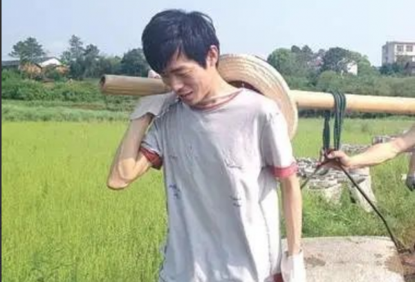 &OpenCurlyDoubleQuote;耶魯哥&rdquo;拒絕國外百萬年薪，回國當村官拿1450工資，後來怎樣了